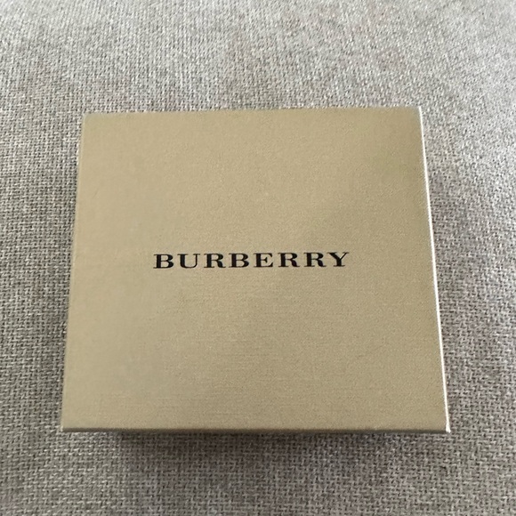 Burberry nova check bifold wallet. Authentic. - Picture 2 of 8